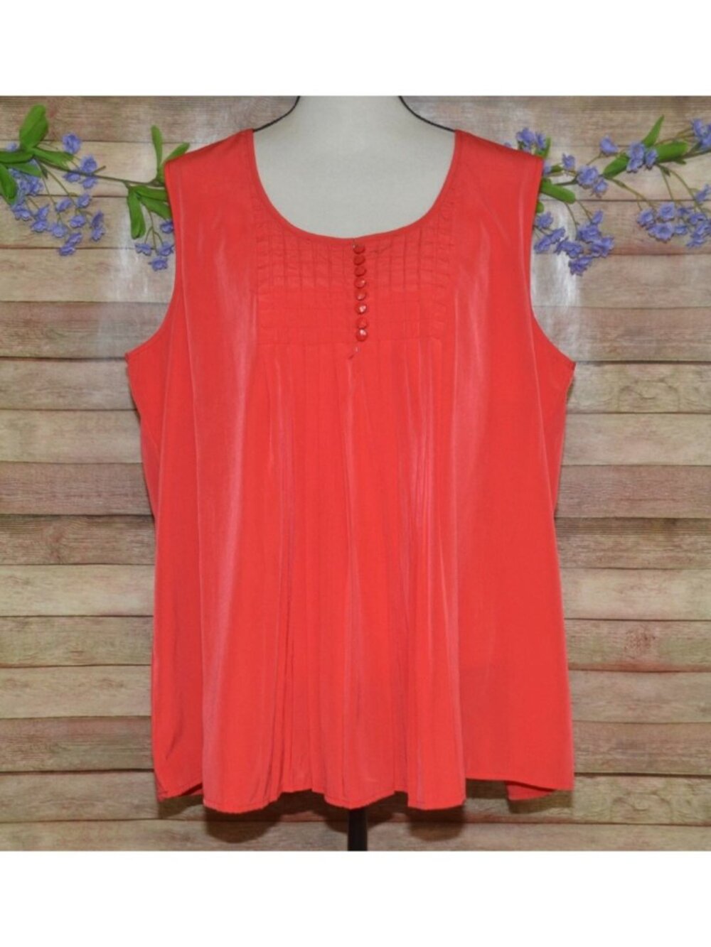 NWOT Red Roaman's Sleeveless Pintuck Pleated Blouse Top Size 22W Button Accents